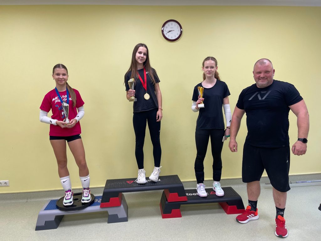  stieņa spiešana guļus