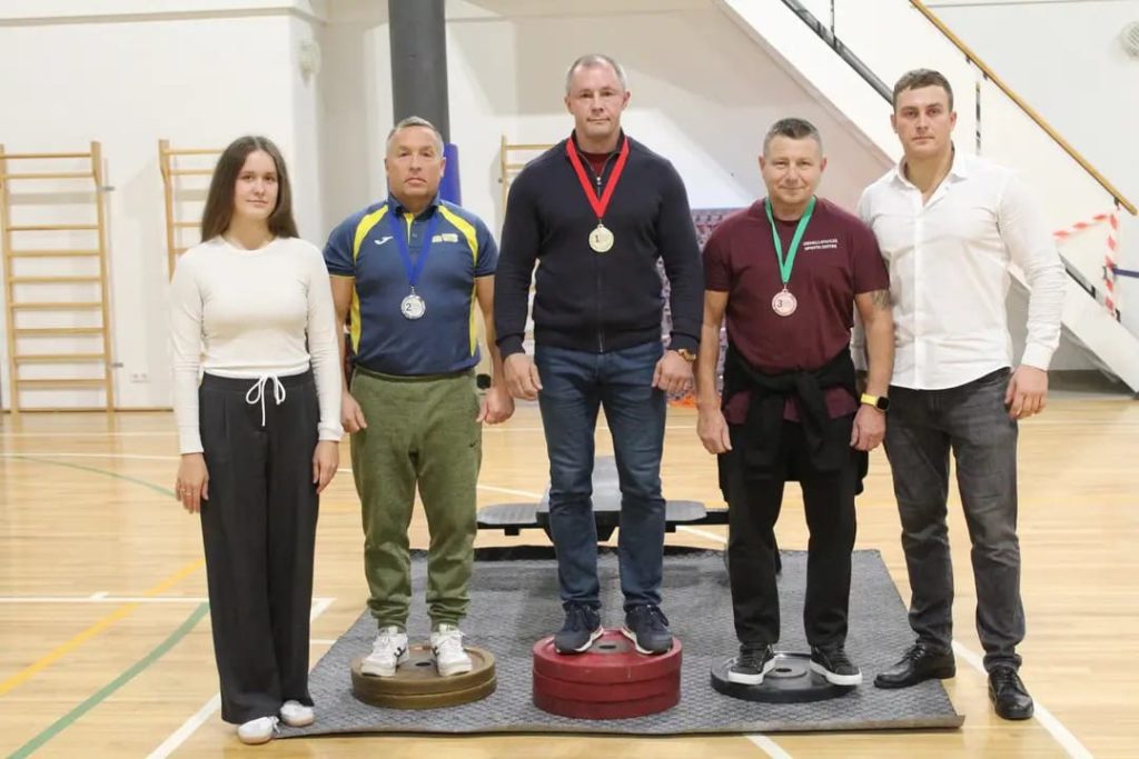 svara stiena spiesana gulus