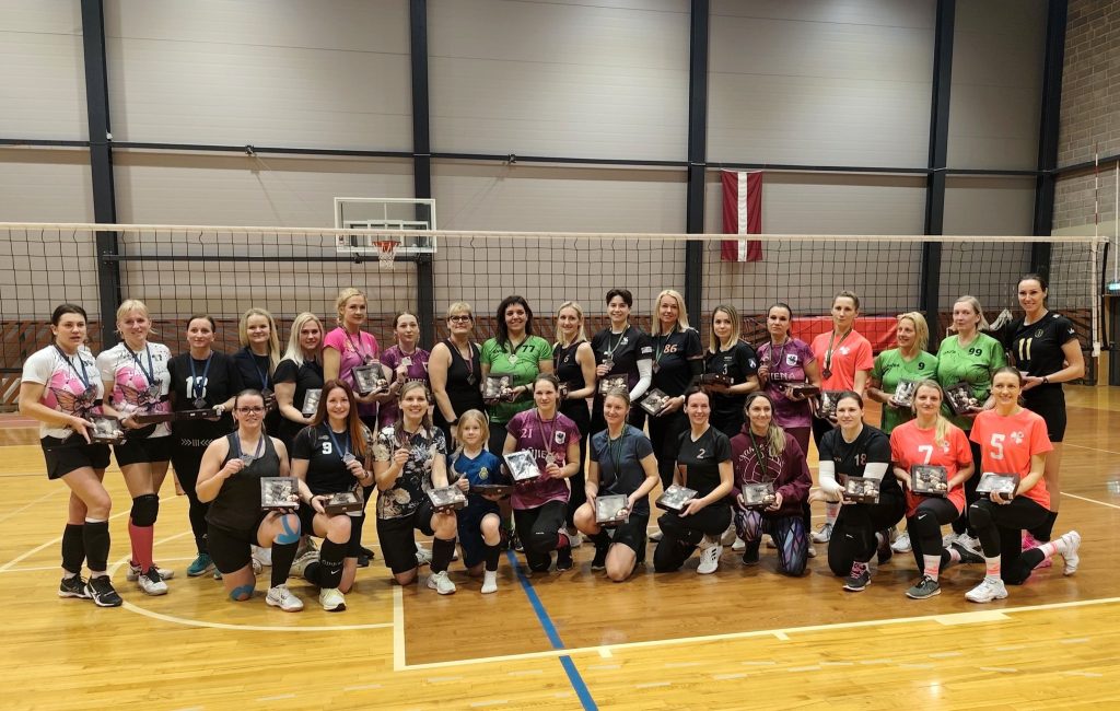 Ķer un servē bumbu