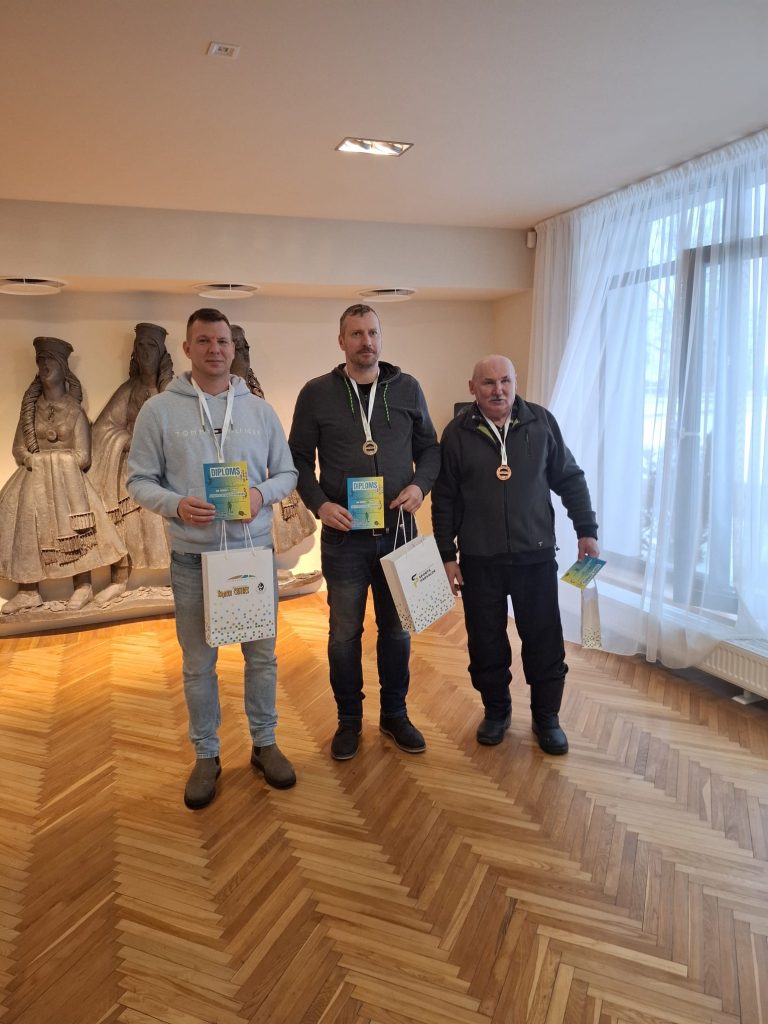 sacensību zolē apbalvošana