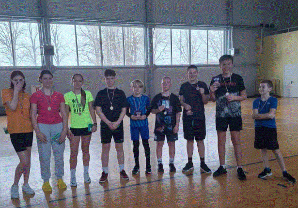 Futbola turnirs skoleni