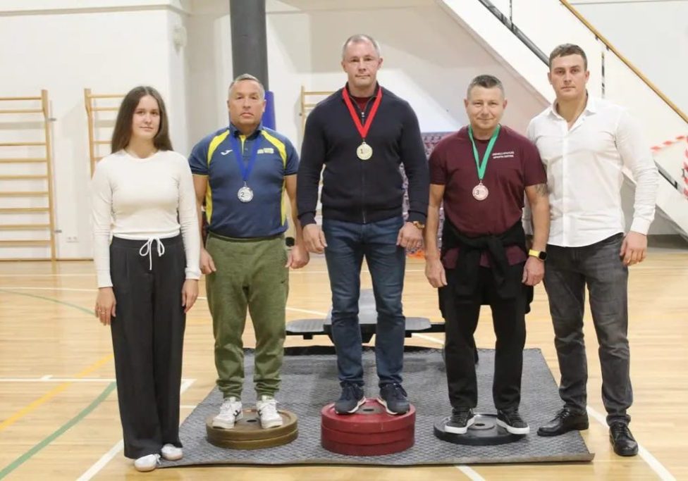 svara stiena spiesana gulus